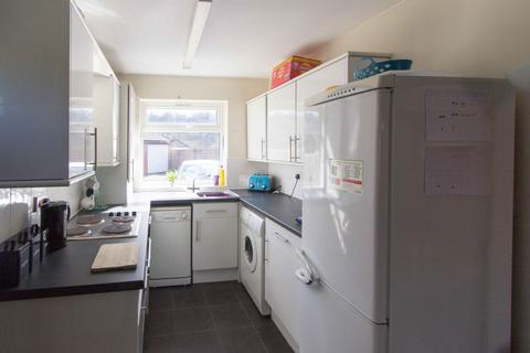 4 bedroom house to rent, MEANWOOD ROAD, Leeds