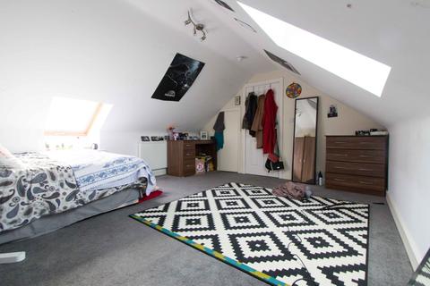 4 bedroom house to rent - MEANWOOD ROAD, Leeds
