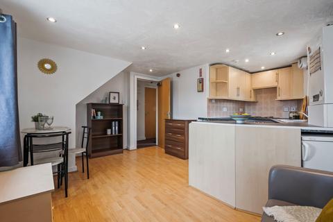 2 bedroom flat to rent, WOODSLEY ROAD, Leeds