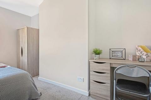 4 bedroom flat to rent, BURLEY ROAD, Leeds