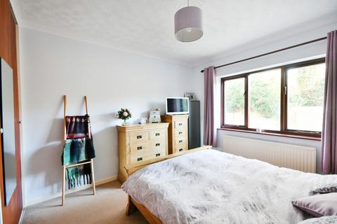 3 bedroom detached bungalow for sale - Chapel Road, Kempsford