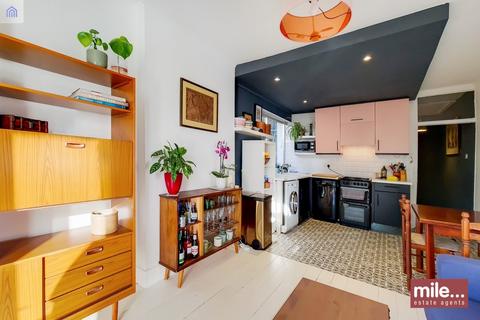 2 bedroom ground floor flat for sale, Clifford Gardens, London NW10