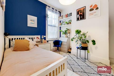 2 bedroom ground floor flat for sale, Clifford Gardens, London NW10