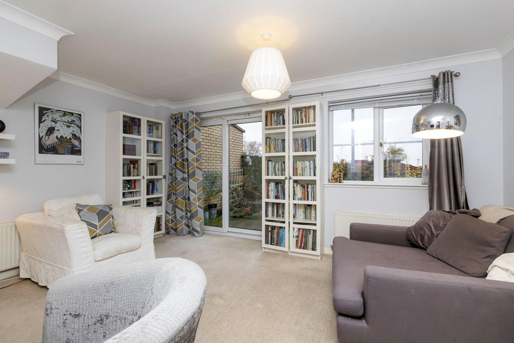 Brown Court, Stepps 3 bed semidetached house £195,000