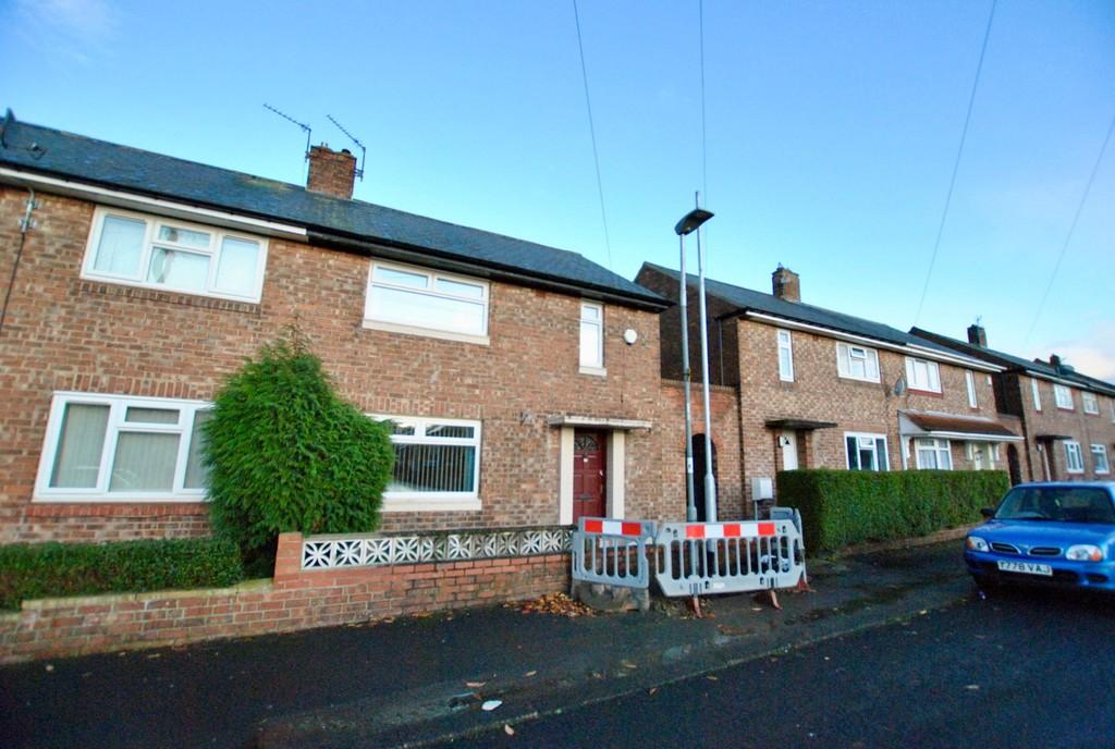 Wakenshaw Road 2 bed semidetached house £867 pcm (£200 pw)