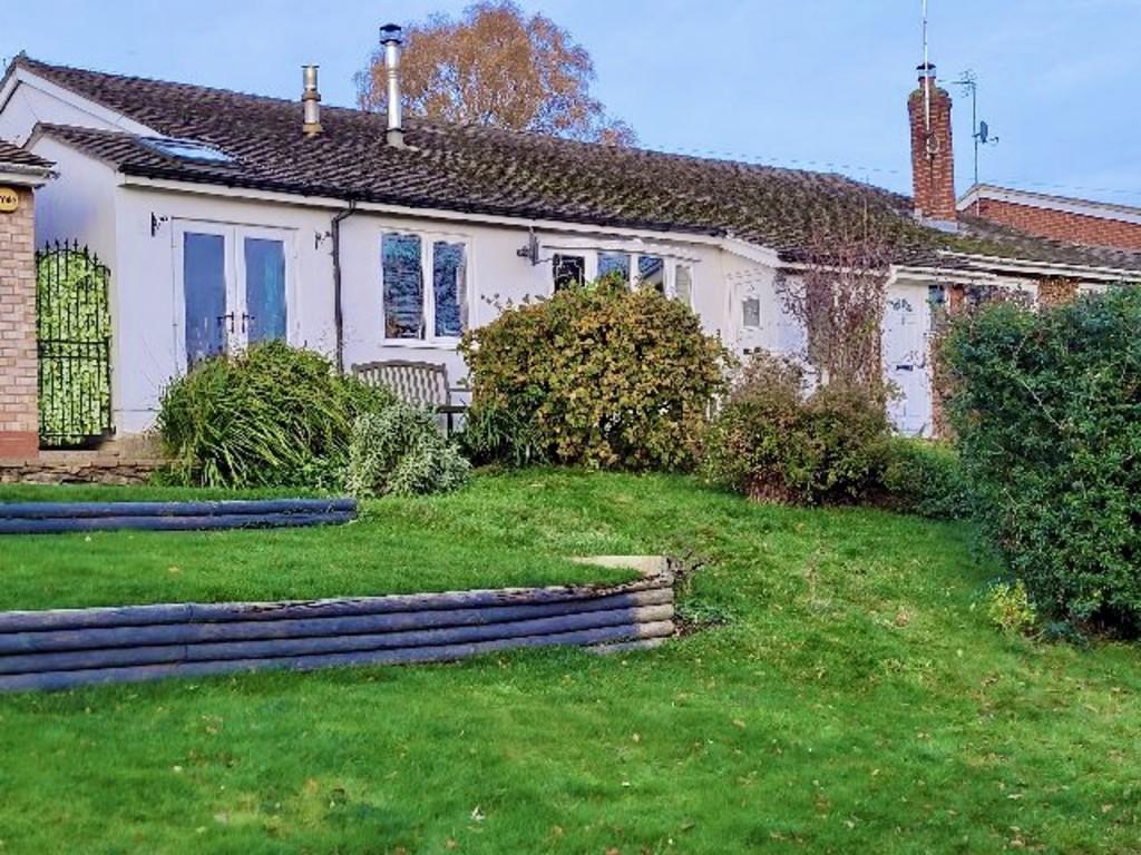 Welton Road, Braunston, NN11 7JJ 3 bed semidetached bungalow £280,000