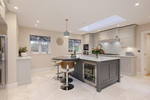 Tudor Cottage Garden Close, Leatherhead, KT22 8LR