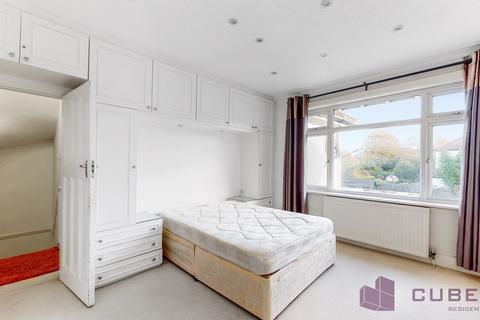 4 bedroom flat for sale, Eastside Road, London, NW11