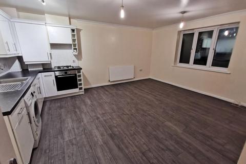 2 bedroom flat to rent, Southbury Court, 162-166 South St, Romford, Essex, RM1 1SY