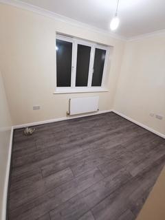 2 bedroom flat to rent, Southbury Court, 162-166 South St, Romford, Essex, RM1 1SY