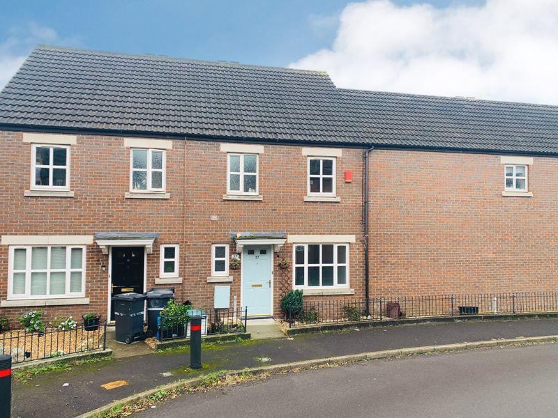 3 bed family house with garage and garden in Priory Park with no onward