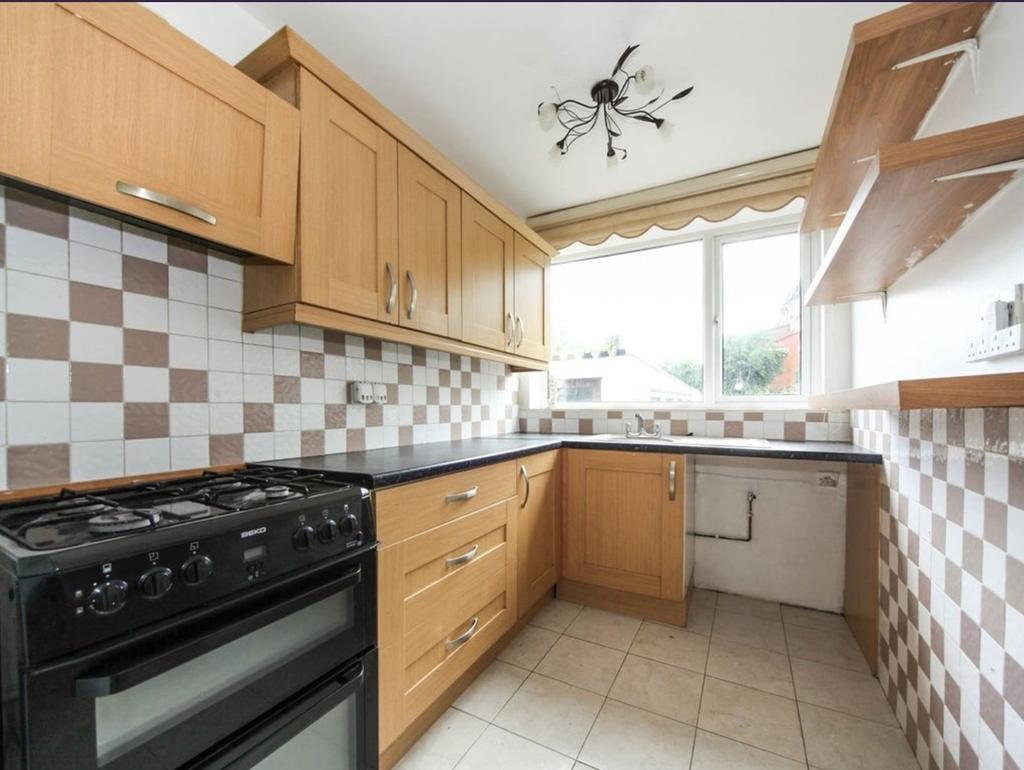 Bloomfield Avenue, Luton, LU2 3 bed semidetached house £1,350 pcm (£