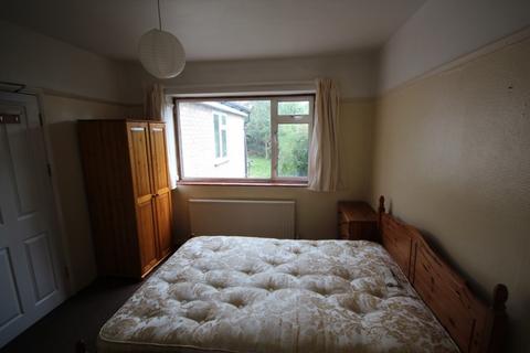 5 bedroom semi-detached house to rent, Kings Lane, Englefield Green