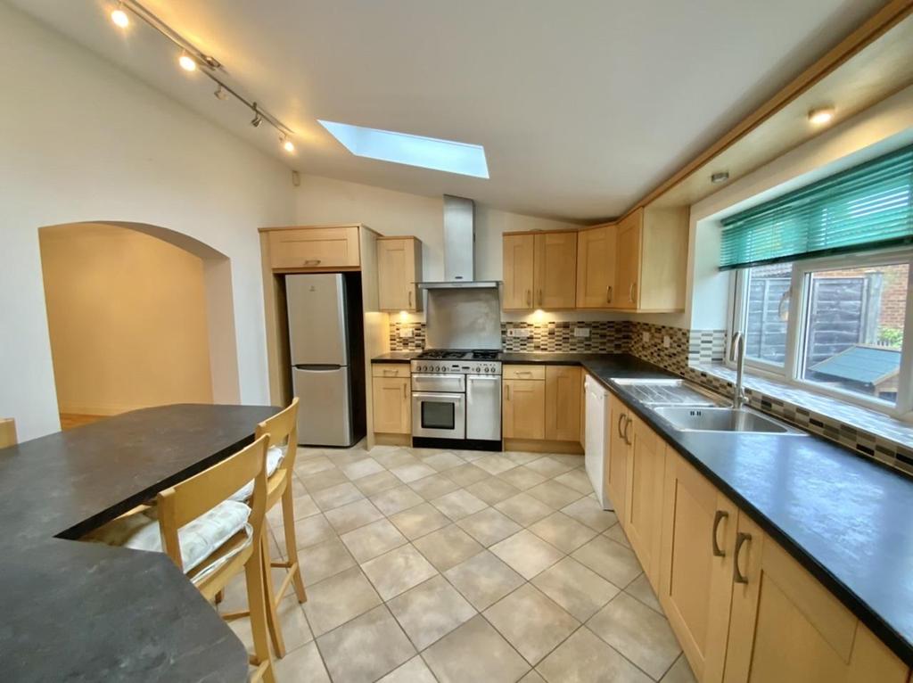 Wendover Road, Stoke Mandeville, Aylesbury 3 bed semidetached house