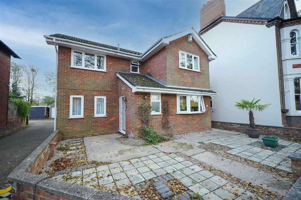 Grove Road, Leighton Buzzard 3 bed detached house £650,000