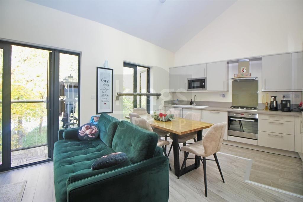 Eleanor Way, Waltham Cross 2 bed apartment £339,995
