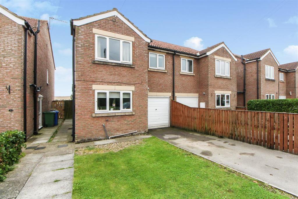 Laking Mews, Wold Newton, Driffield 3 bed semidetached house £175,000