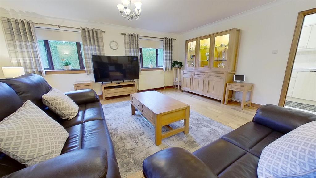 Dunvegan Gardens, Livingston 5 bed detached house £440,000