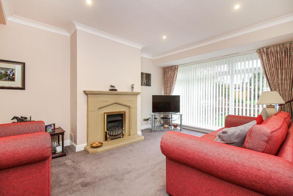 The Pastures, Morpeth 3 bed semidetached house £285,000