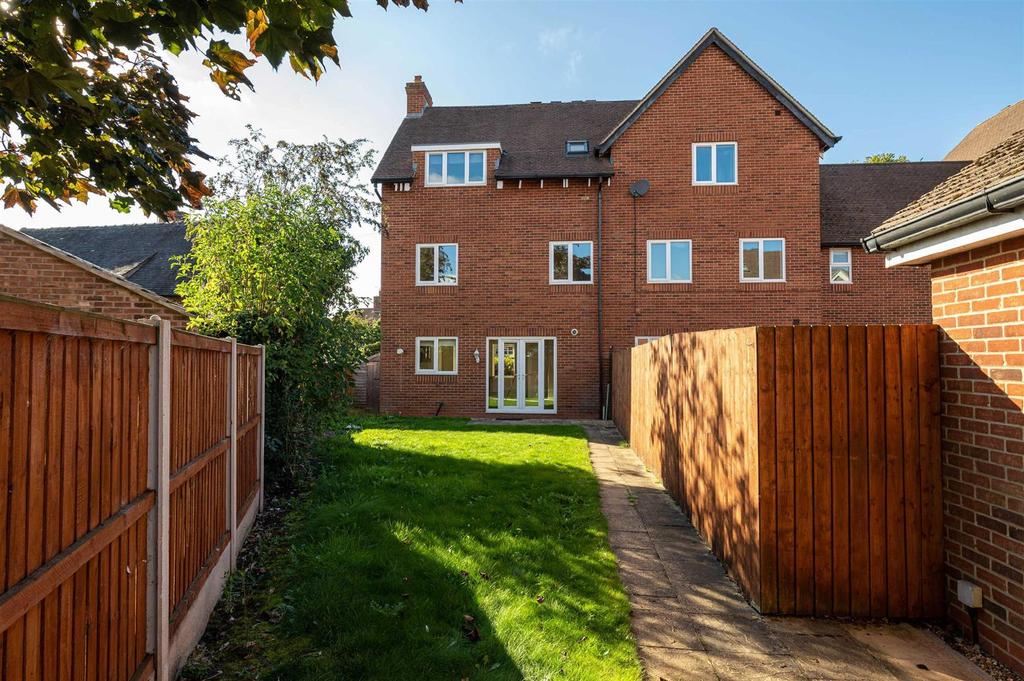 Millstone Lane, Nantwich 4 bed townhouse £305,000