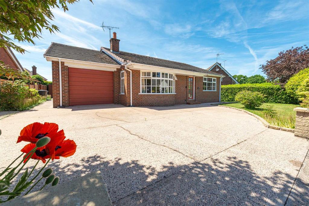 Fields Drive, Sandbach 3 bed detached bungalow £340,000