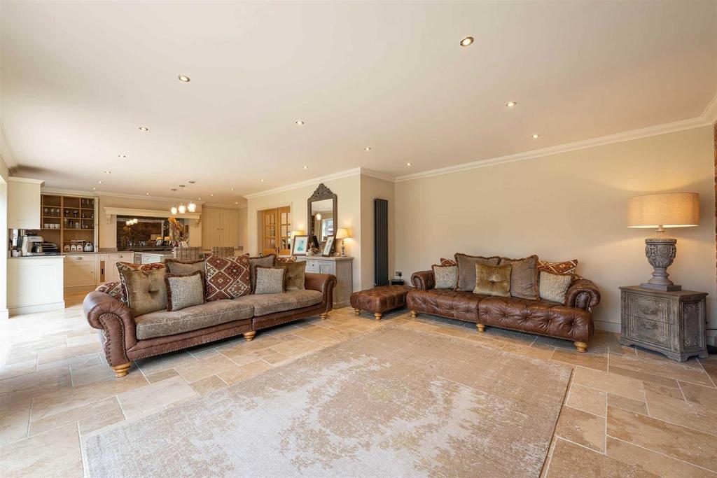 Kingsway, Crewe 3 bed detached house £365,000