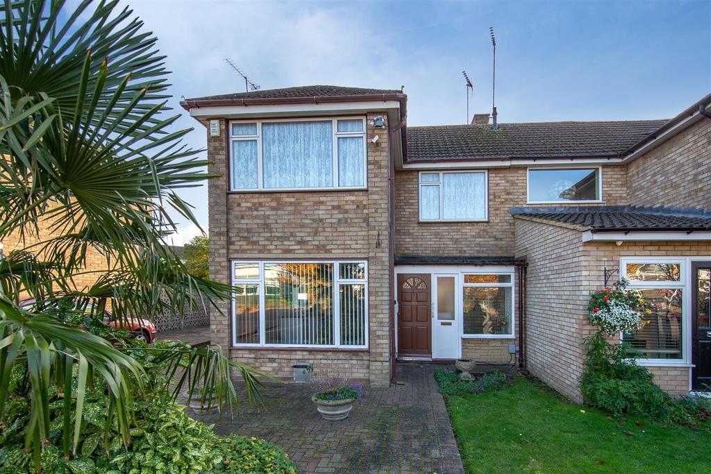 Ridgeway Avenue, Dunstable, Bedfordshire 3 bed semidetached house £