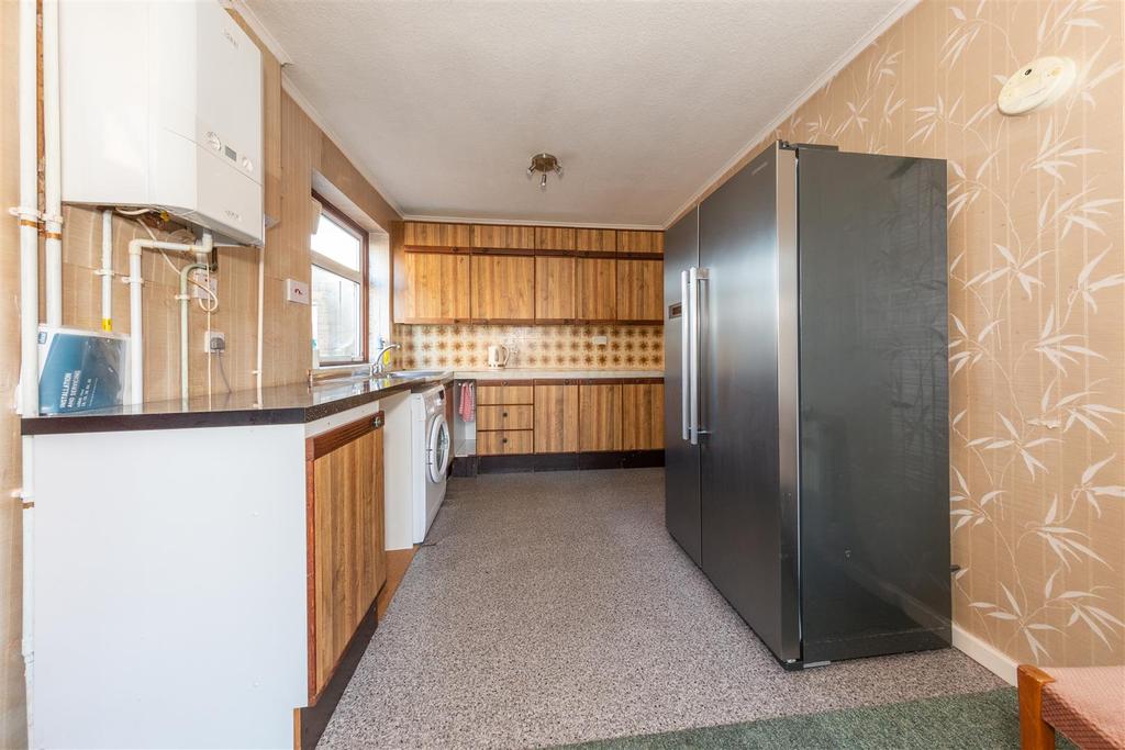 Ridgeway Avenue, Dunstable, Bedfordshire 3 bed semidetached house £