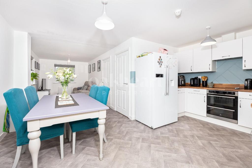 Martin Hunt Drive, Stanway 3 bed semidetached house £375,000