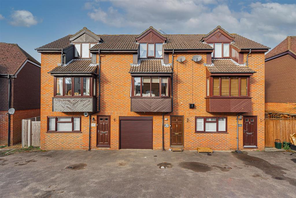 Holmesdale Road, Reigate 2 bed house £375,000