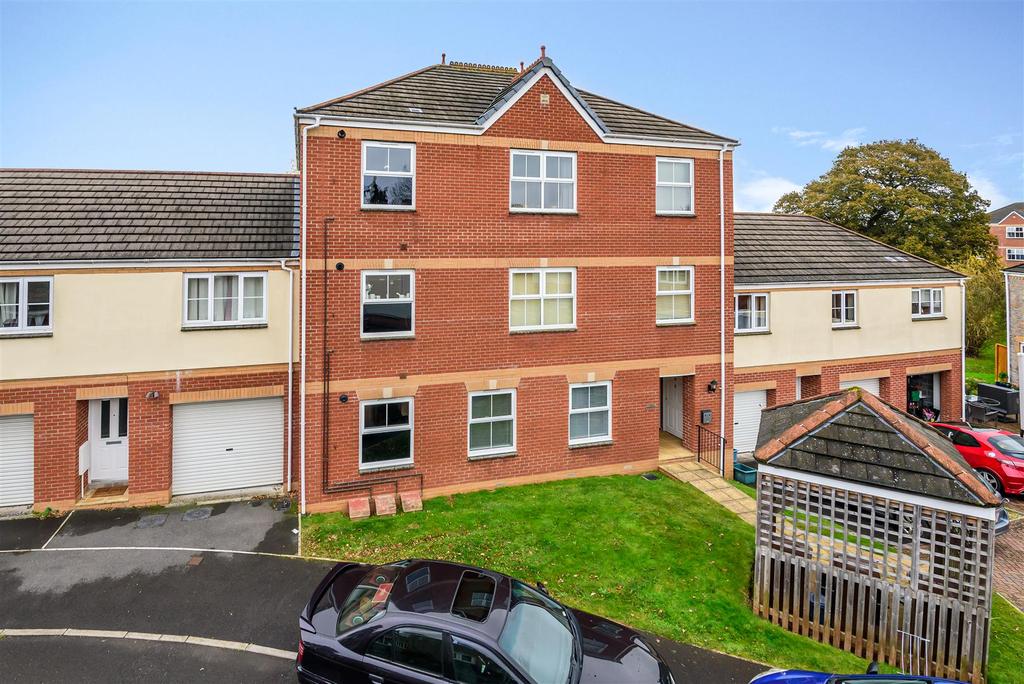 Raleigh Drive, Cullompton 2 bed apartment £165,000