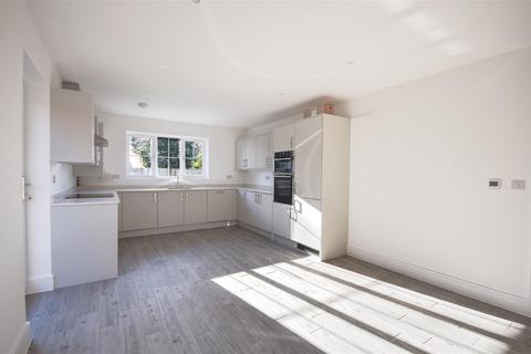 16 Pebsham Drive, Bexhill-on-sea, TN40 2RU