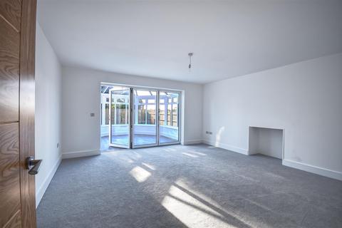 16 Pebsham Drive, Bexhill-on-sea, TN40 2RU