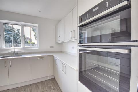 16 Pebsham Drive, Bexhill-on-sea, TN40 2RU