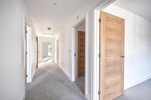 16 Pebsham Drive, Bexhill-on-sea, TN40 2RU