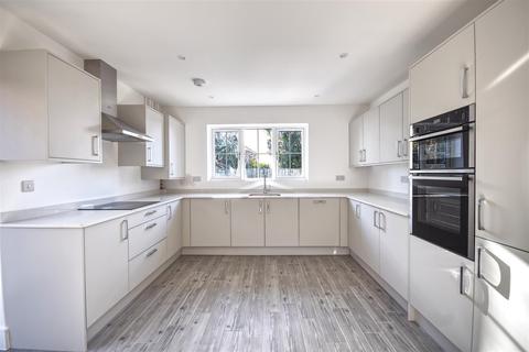 16 Pebsham Drive, Bexhill-on-sea, TN40 2RU