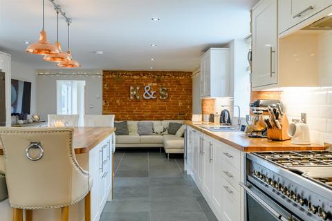 4 bedroom barn conversion for sale - Leicester Road, Lutterworth, Leicestershire, LE17 4LX