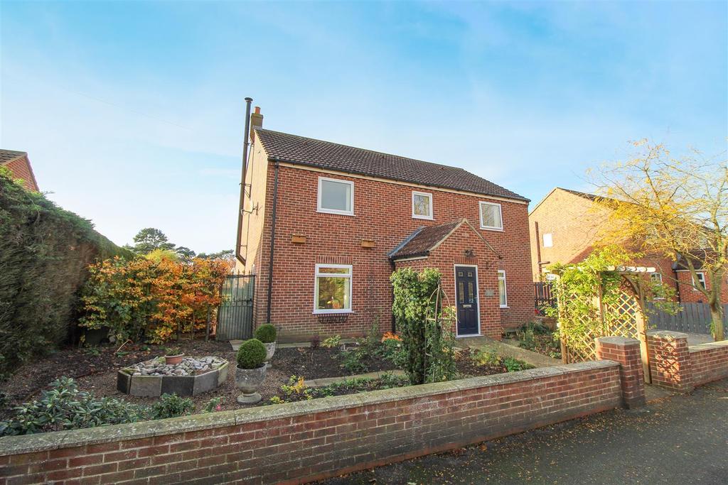 Station Road, Thirsk 4 bed detached house £500,000