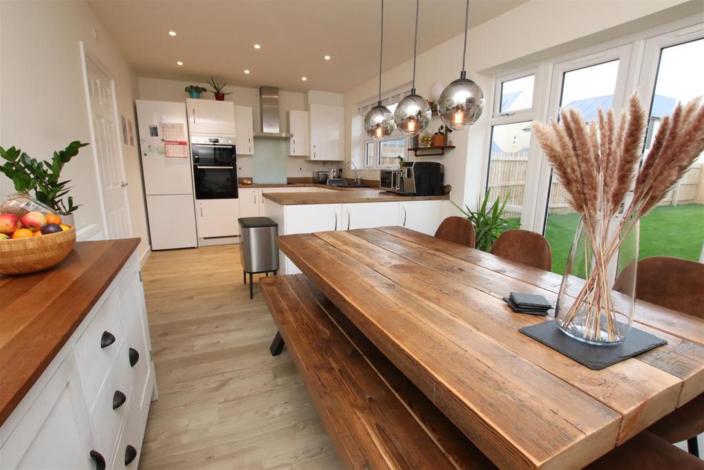 Kitchen Diner.JPG
