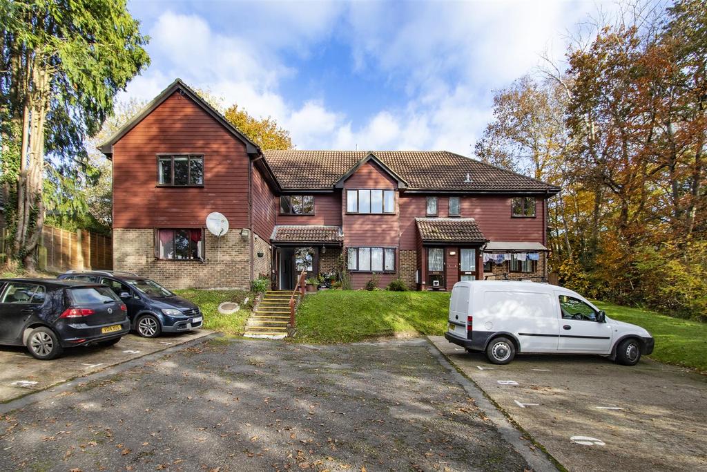 Hilders Farm Close, Crowborough 1 bed flat £150,000