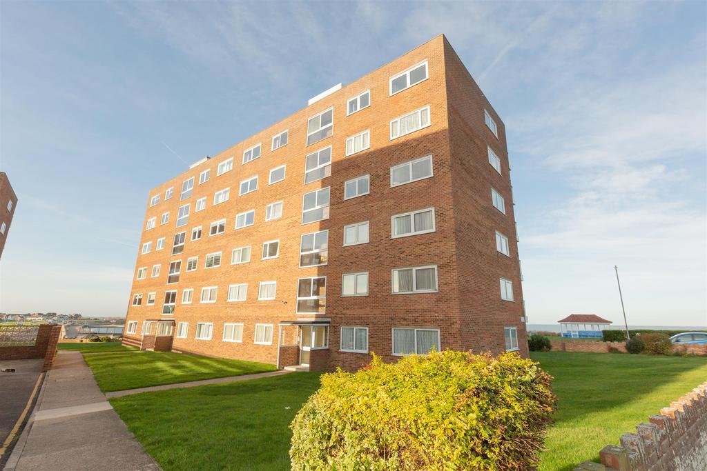 The Parade, Birchington 2 bed apartment £950 pcm (£219 pw)