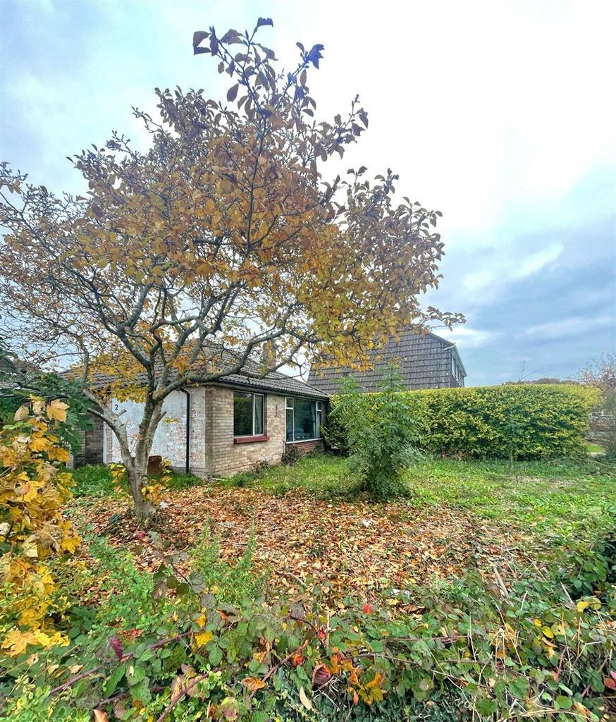 Waterloo Close, Waterlooville 2 bed detached bungalow £300,000