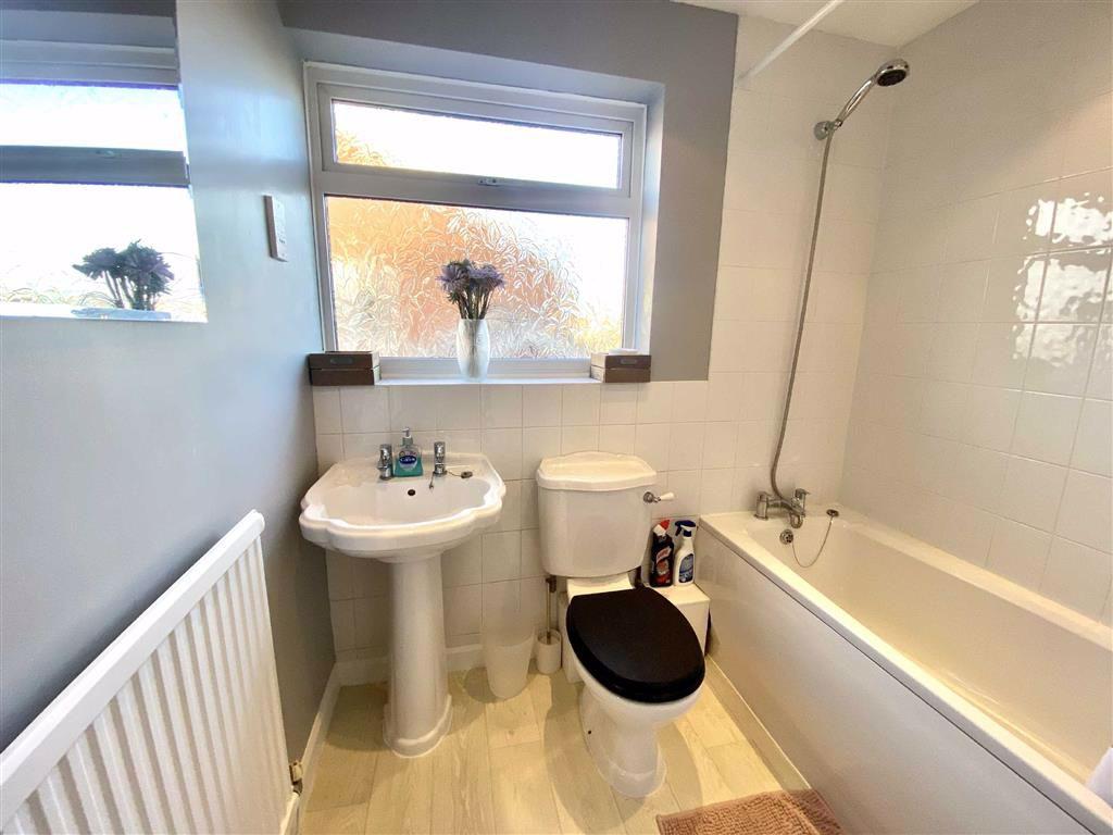 Bathroom (side)