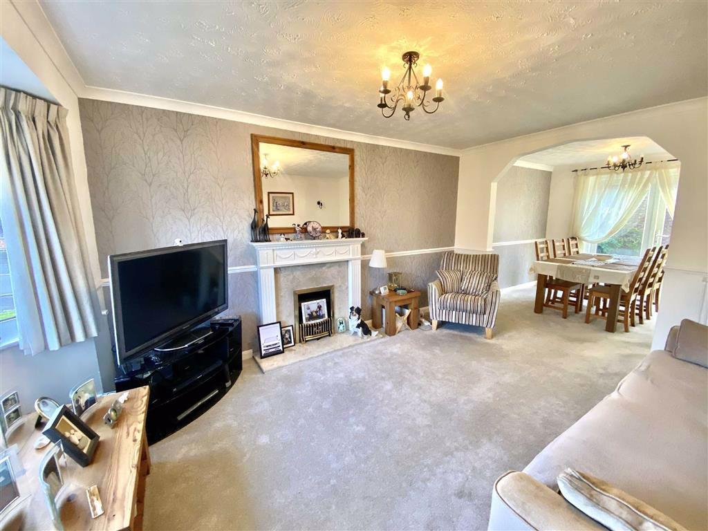 Drake Way, Hinckley 4 bed detached house £335,000