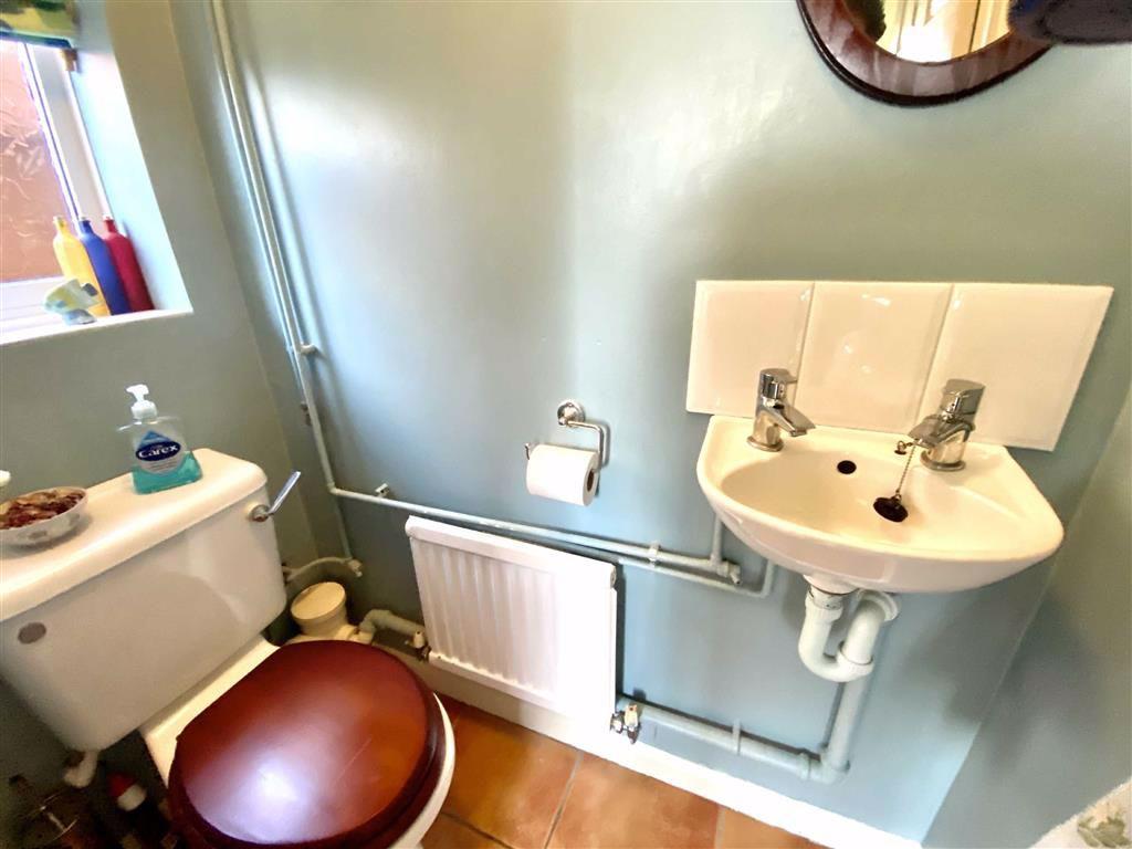 Guest Cloakroom (side)