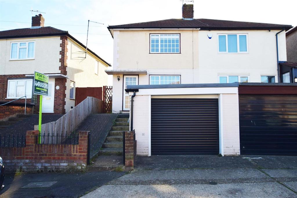Crestway, CHATHAM 2 bed semidetached house £240,000