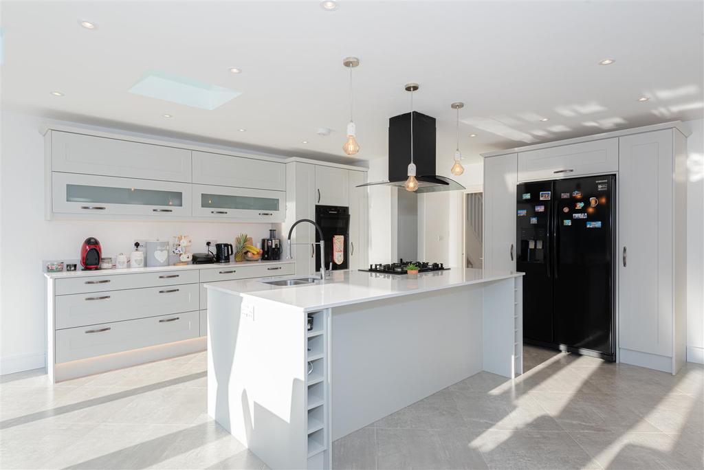 Arbutus Road, Redhill 4 bed semidetached house £650,000