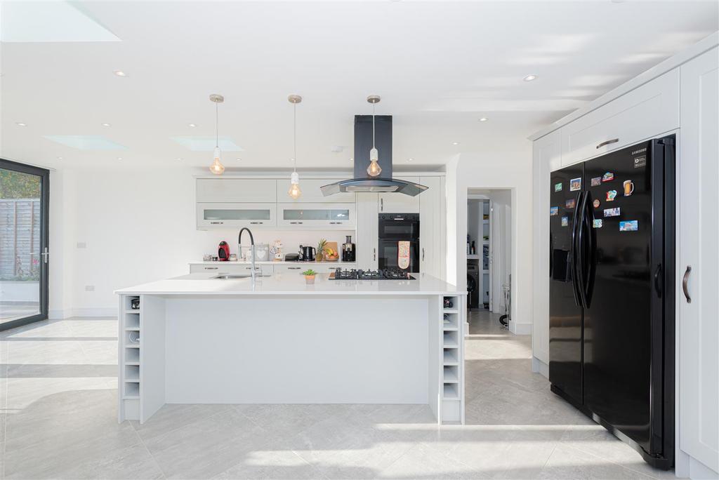 Arbutus Road, Redhill 4 bed semidetached house £650,000