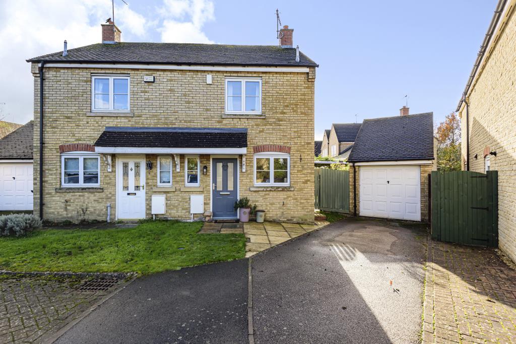 Corncrake Way, Bicester, OX26 2 bed semidetached house £1,300 pcm (£