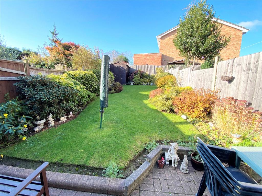 Bedford Close, Rayleigh, Essex, SS6 3 bed house £375,000